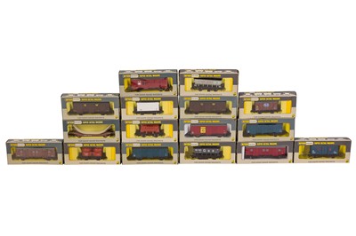 Lot 204 - A MIXED GROUP OF WRENN OO GAUGE WAGONS