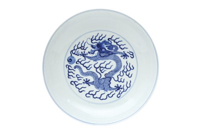 Lot 242 - A CHINESE BLUE AND WHITE 'DRAGON' DISH