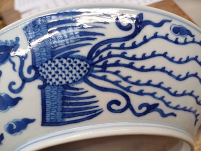 Lot 248 - A CHINESE BLUE AND WHITE 'PHOENIX' DISH