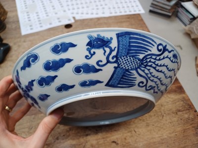 Lot 248 - A CHINESE BLUE AND WHITE 'PHOENIX' DISH