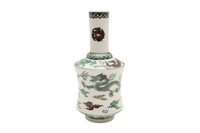 Lot 640 - A CHINESE SANCAI 'DRAGONS' VASE