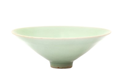 Lot 299 - A CHINESE LONGQUAN CELADON CONICAL BOWL