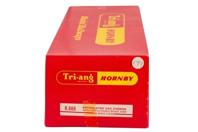Lot 206 - A TRIANG-HORNBY R.666 OO GAUGE ARTICULATED CAR CARRIER WITH DETACHABLE BOGIE