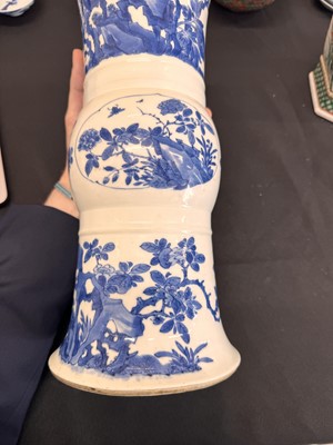 Lot 14 - A CHINESE BLUE AND WHITE 'FLORAL' BEAKER VASE, GU