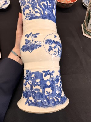 Lot 14 - A CHINESE BLUE AND WHITE 'FLORAL' BEAKER VASE, GU