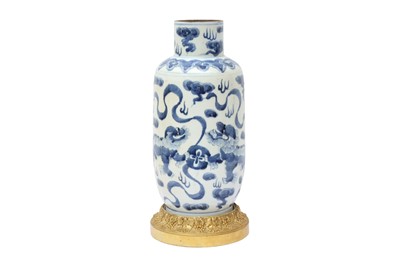 Lot 232 - A CHINESE BLUE AND WHITE 'LION DOGS' VASE