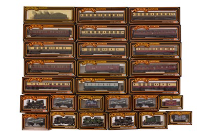 Lot 199 - A LARGE GROUP OF ASSORTED MAINLINE OO GAUGE LOCOMOTIVES AND ROLLING STOCK