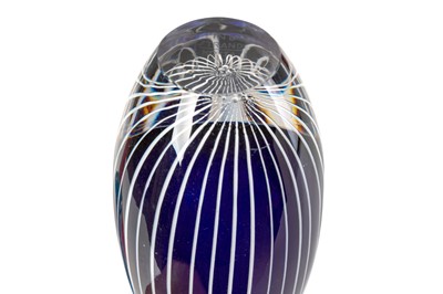 Lot 152 - VICKE LINDSTRAND (SWEDISH 1904-1983) FOR KOSTA BODA