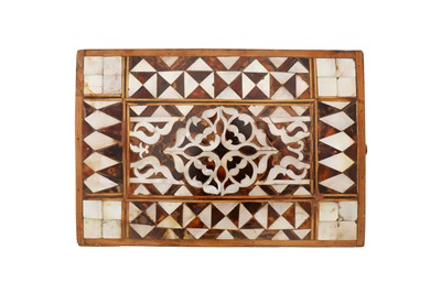 Lot 171 - A 17TH-18TH CENTURY MOTHER OF PEARL INLAID MIRROR BOX