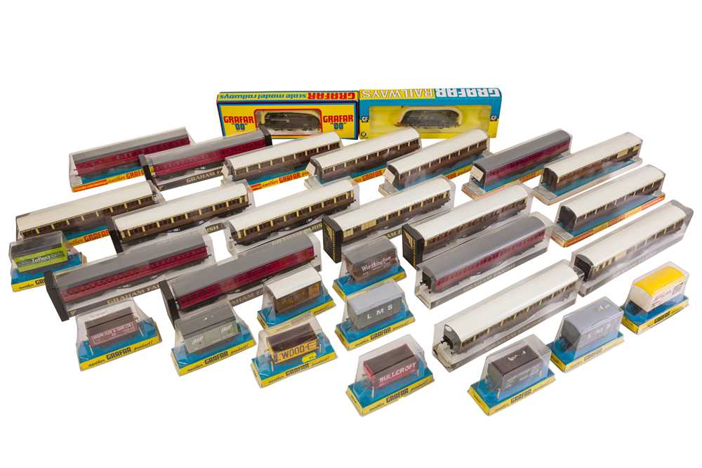 Lot 249 - TWO GRAHAM FARISH OO GAUGE TANK LOCOMOTIVES PLUS ASSORTED ROLLING STOCK