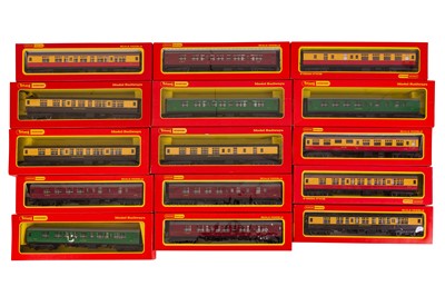 Lot 200 - A GROUP OF TRIANG-HORNBY AND HONBY OO GAUGE COACHES