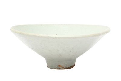 Lot 351 - A LARGE KOREAN CELADON CONICAL BOWL