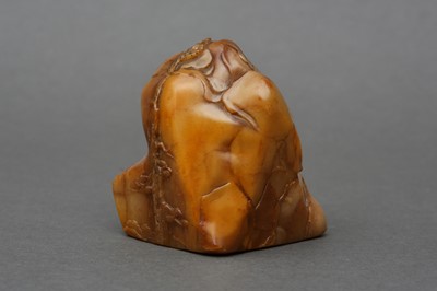 Lot 152 - A CHINESE SOAPSTONE 'MOUNTAIN' SEAL