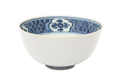 Lot 625 - A CHINESE BLUE AND WHITE 'CRANES' BOWL