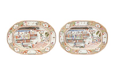Lot 62 - A PAIR OF CHINESE EXPORT FAMILLE-ROSE 'FIGURATIVE' DISHES