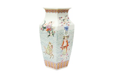 Lot 324 - A CHINESE FAMILLE-ROSE SQUARE 'IMMORTALS' VASE