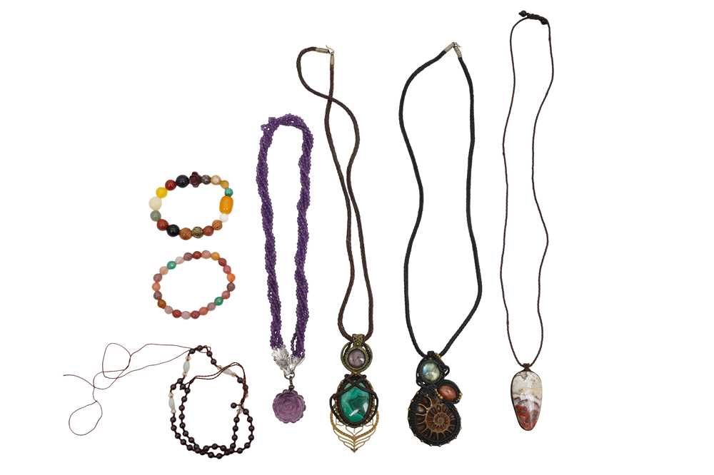 Lot 13 - A GROUP OF SEMIPRECIOUS GEM-SET COSTUME JEWELLERY