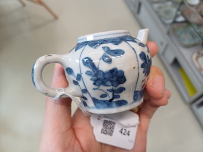 Lot 424 - A SMALL CHINESE BLUE AND WHITE TEAPOT AND COVER