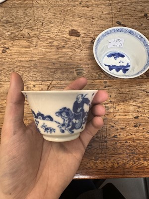 Lot 5 - TWO CHINESE BLUE AND WHITE CUPS