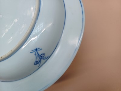 Lot 434 - A CHINESE BLUE AND WHITE 'FIGURATIVE' DISH