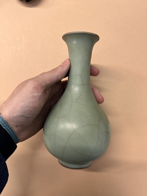 Lot 293 - A CHINESE LONGQUAN CELADON-GLAZED VASE, YUHUCHUNPING