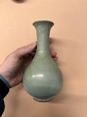 Lot 293 - A CHINESE LONGQUAN CELADON-GLAZED VASE, YUHUCHUNPING