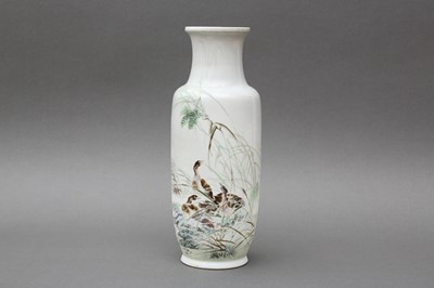 Lot 327 - A CHINESE QIANJIANG CAI 'GEESE' VASE SIGNED XU TIANMEI (1910 - 1994)