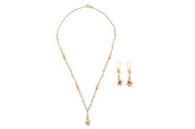 Lot 166 - A SEED PEARL NECKLACE AND EARRING SUITE
