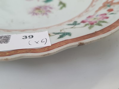 Lot 39 - A SET OF SIX CHINESE FAMILLE ROSE PORCELAIN PLATES, QIANLONG PERIOD, CIRCA 1760