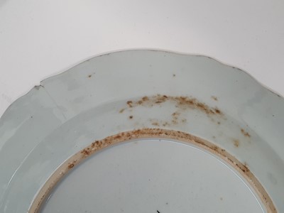 Lot 39 - A SET OF SIX CHINESE FAMILLE ROSE PORCELAIN PLATES, QIANLONG PERIOD, CIRCA 1760