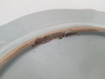 Lot 39 - A SET OF SIX CHINESE FAMILLE ROSE PORCELAIN PLATES, QIANLONG PERIOD, CIRCA 1760