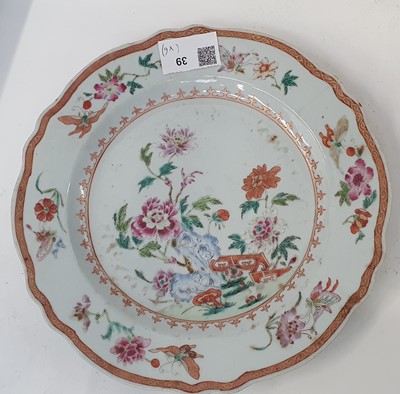 Lot 39 - A SET OF SIX CHINESE FAMILLE ROSE PORCELAIN PLATES, QIANLONG PERIOD, CIRCA 1760