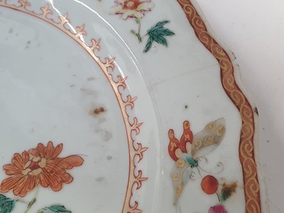 Lot 39 - A SET OF SIX CHINESE FAMILLE ROSE PORCELAIN PLATES, QIANLONG PERIOD, CIRCA 1760