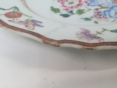 Lot 39 - A SET OF SIX CHINESE FAMILLE ROSE PORCELAIN PLATES, QIANLONG PERIOD, CIRCA 1760