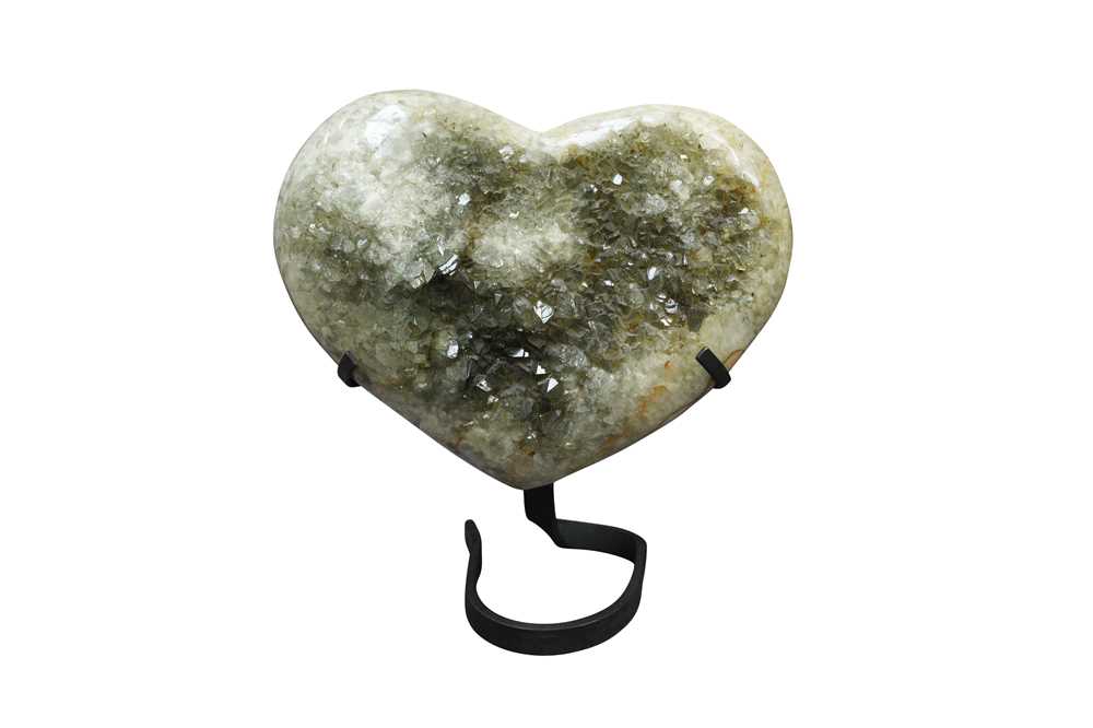 Lot 328 - A LARGE AND IMPRESSIVE HEART-SHAPED QUARTZ