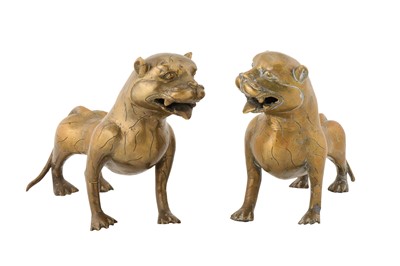 Lot 128 - A PAIR OF 18TH CENTURY DECCAN BRONZE MODELS OF TIGERS