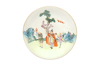 Lot 53 - A CHINESE FAMILLE-ROSE 'EUROPEAN SUBJECT' DISH