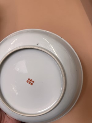 Lot 322 - TWO CHINESE 'FISH' DISHES AND A SMALL FAMILLE-ROSE BOWL