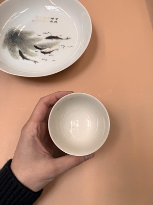Lot 322 - TWO CHINESE 'FISH' DISHES AND A SMALL FAMILLE-ROSE BOWL