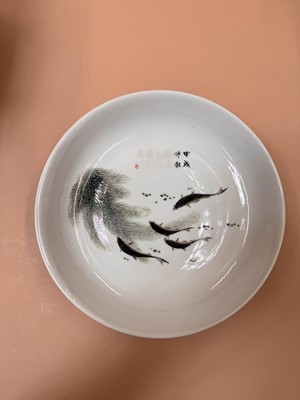 Lot 322 - TWO CHINESE 'FISH' DISHES AND A SMALL FAMILLE-ROSE BOWL