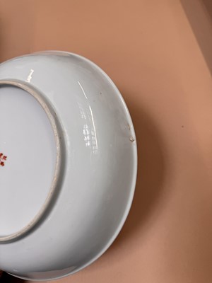 Lot 322 - TWO CHINESE 'FISH' DISHES AND A SMALL FAMILLE-ROSE BOWL