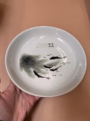 Lot 322 - TWO CHINESE 'FISH' DISHES AND A SMALL FAMILLE-ROSE BOWL