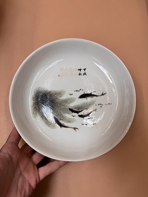 Lot 322 - TWO CHINESE 'FISH' DISHES AND A SMALL FAMILLE-ROSE BOWL
