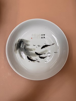 Lot 322 - TWO CHINESE 'FISH' DISHES AND A SMALL FAMILLE-ROSE BOWL