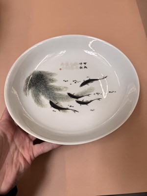 Lot 322 - TWO CHINESE 'FISH' DISHES AND A SMALL FAMILLE-ROSE BOWL