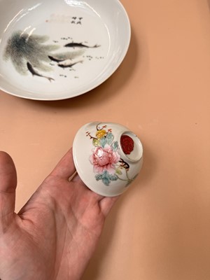 Lot 322 - TWO CHINESE 'FISH' DISHES AND A SMALL FAMILLE-ROSE BOWL