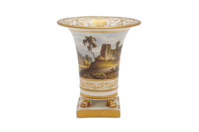 Lot 633 - AN EARLY 19TH CENTURY ENGLISH PORCELAIN HAND PAINTED AND GILDED VASE