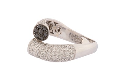 Lot 138 - BLACK AND WHITE DIAMOND CROSSOVER RING