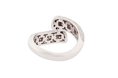 Lot 138 - BLACK AND WHITE DIAMOND CROSSOVER RING