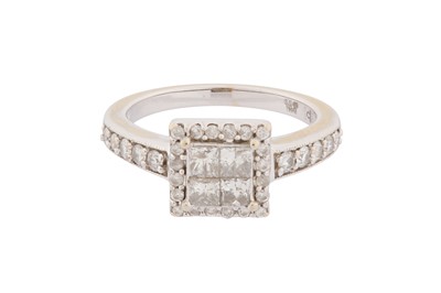 Lot 267 - A DIAMOND RING